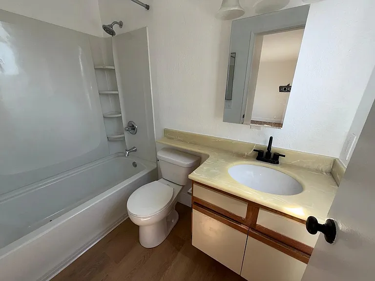 1321 N Vista St #309 — Photo 9