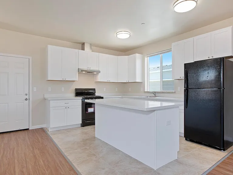 2354 Marina Blvd — Photo 7