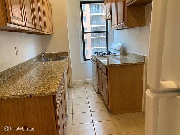 4th image of 201 E 35th St APT 7C