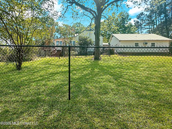 12th image of 513 Harmony Rd
