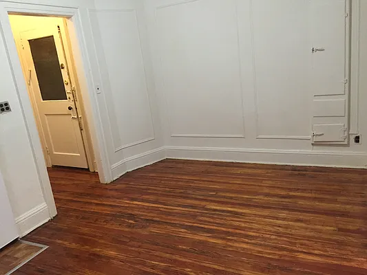 Rented by Realty 2000 Corp | media 3