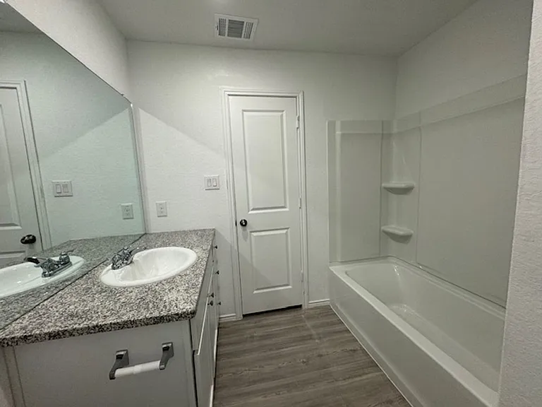 7010 Solar Rdg — Photo 17