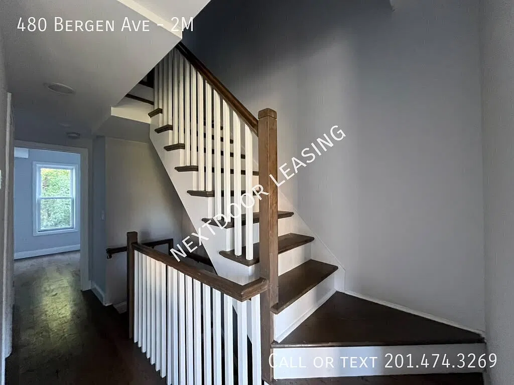 480 Bergen Ave — Photo 3