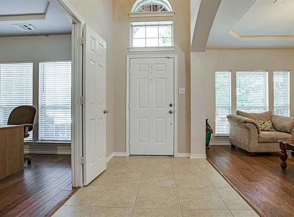 3rd image of 204 Devenshire Dr