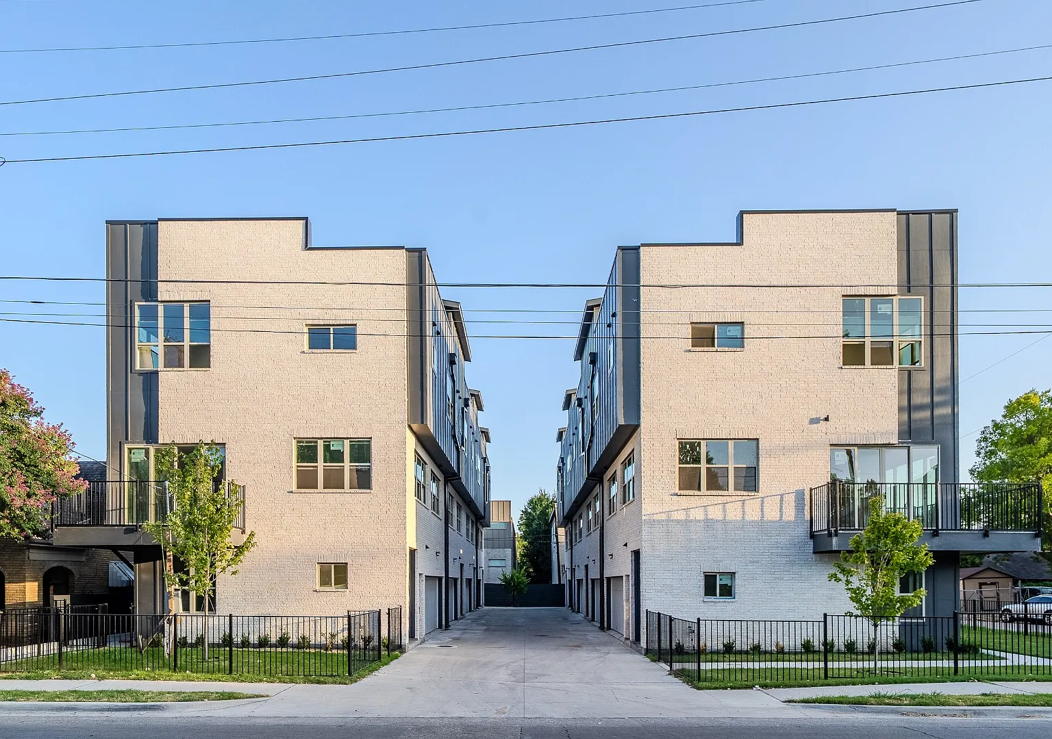 Rooftop Living Steps from Greenville Ave | 3BR/3.5BA Townhome — Photo 2