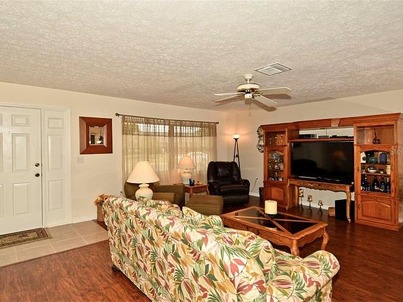 4th image of 411 Stoneham Dr