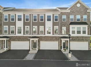 6 Coogan Ct, Morris Plains, NJ 07950