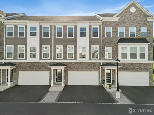 6 Coogan Ct, Morris Plains, NJ 07950