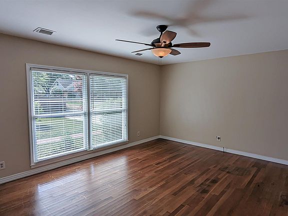 5th image of 1691 Foulis Dr