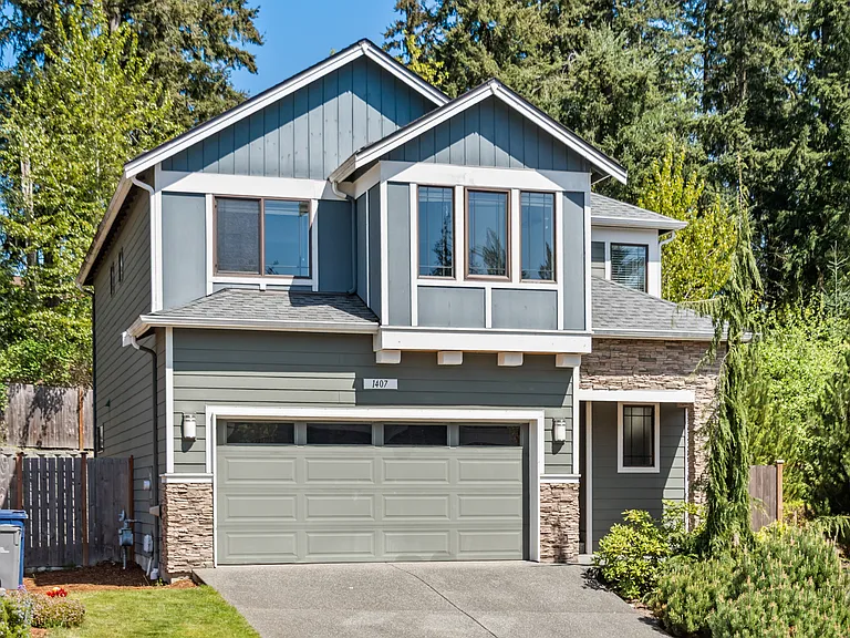 1407 183rd St SW — Photo 1