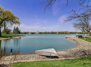 14 Watergate Dr, Barrington, IL 60010