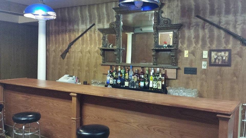 FRONT BAR-PHOTO OPPS!