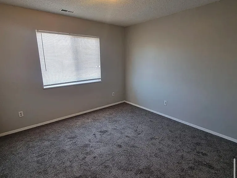 1043 Mazatlan Cir #B — Photo 11