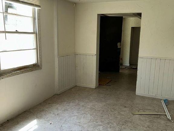 3rd image of 423 Avenue G