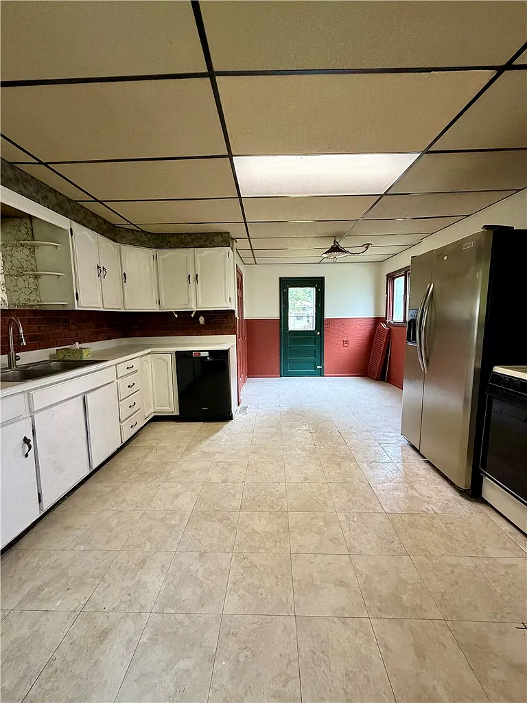 4 bed, 1.0 bath, 1376 sqft, $1,500 — Photo 2