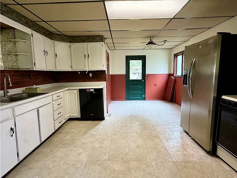 1320 Grand Central Ave — Photo 2