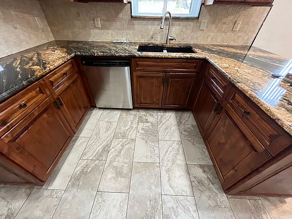 5th image of 7554 S Dunbar Ct