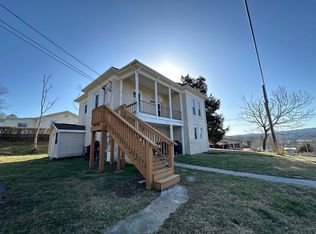 604 1st St SE, Pulaski, VA 24301