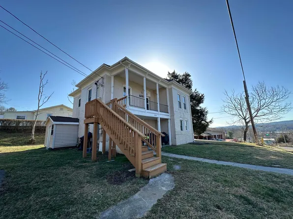 604 1st St SE, Pulaski, VA 24301