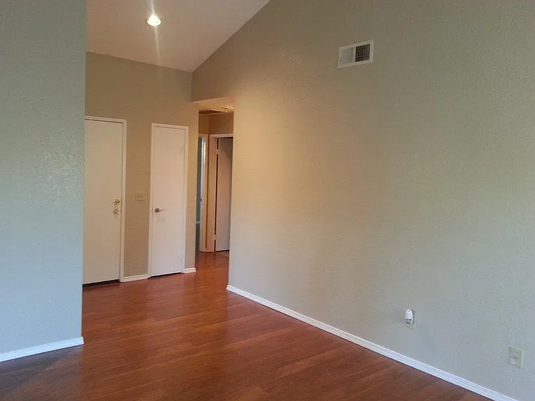 11337 Avenida De Los Lobos #G — Photo 9