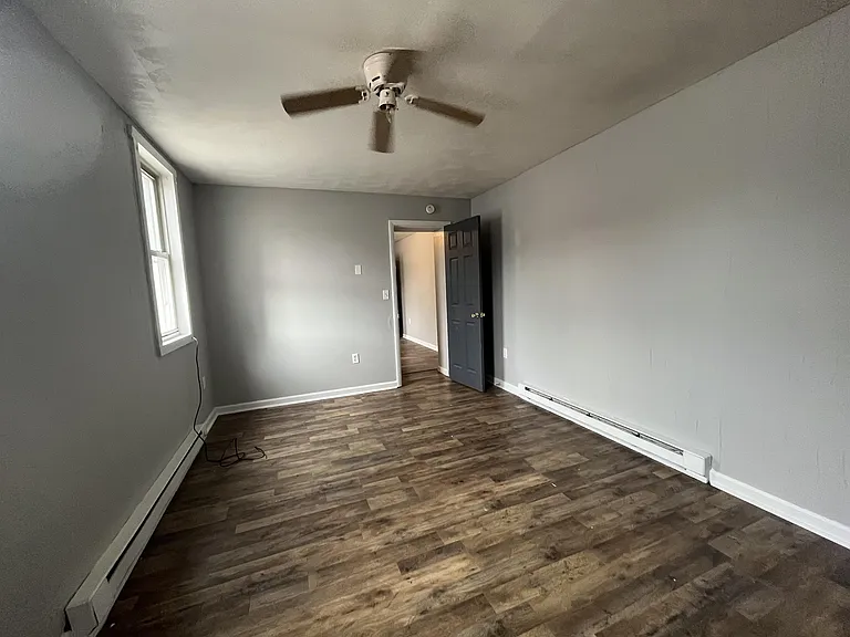 51 S Queen St #1 — Photo 15