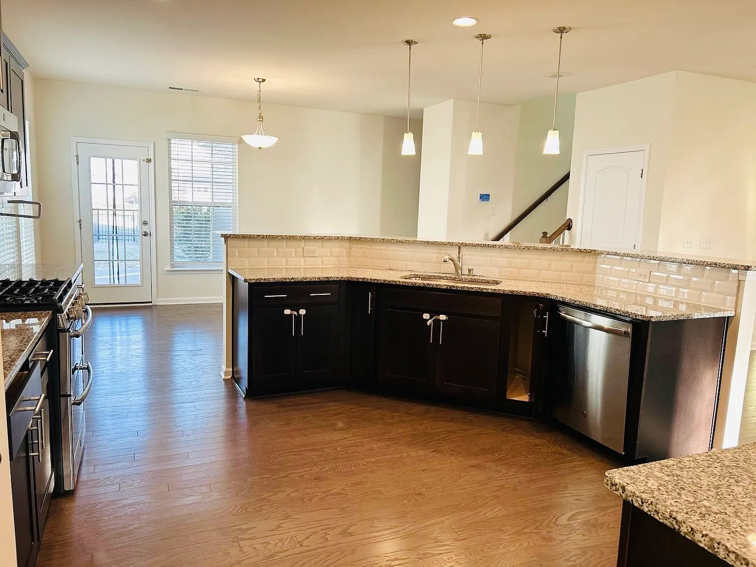 6048 Cloverdale Dr — Photo 3