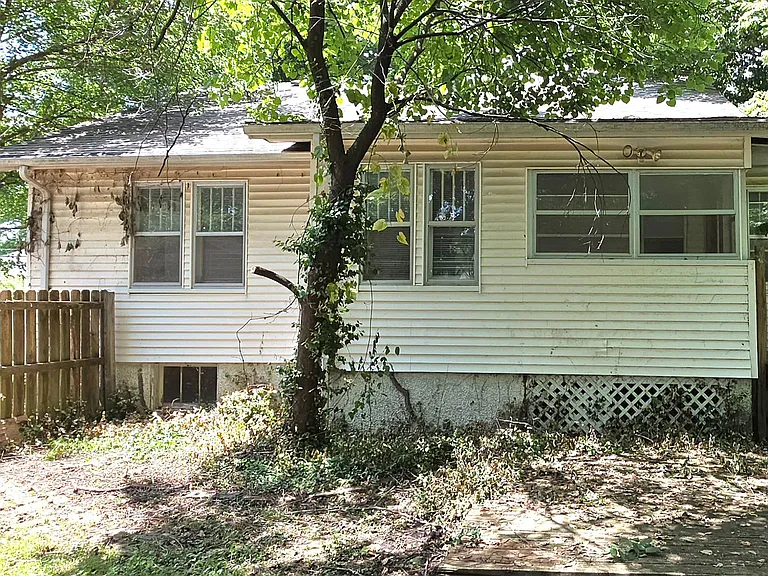 1038 S Delaware Ave — Photo 2