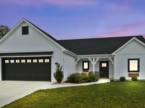 1505 S Dewey St, Auburn, IN 46706