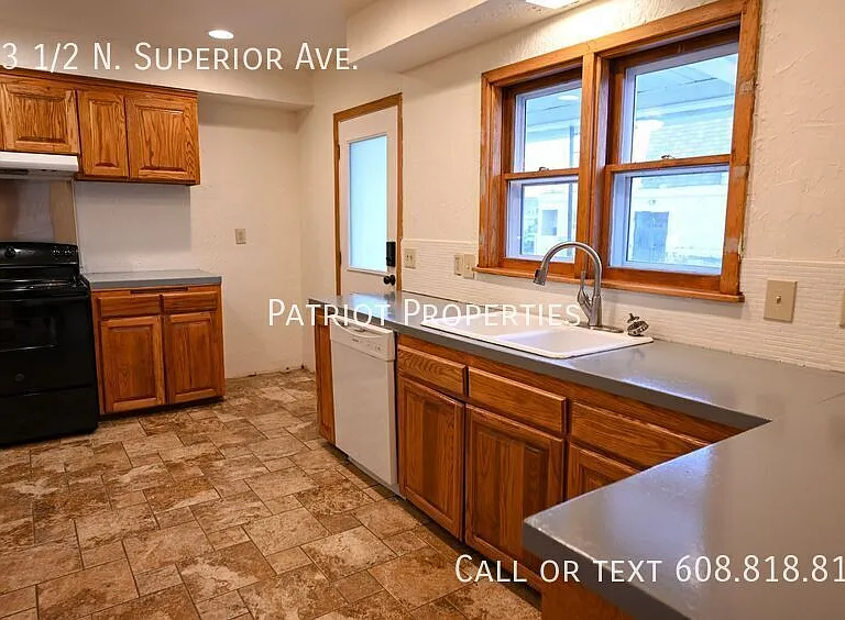 603 1/2 N Superior Ave — Photo 6