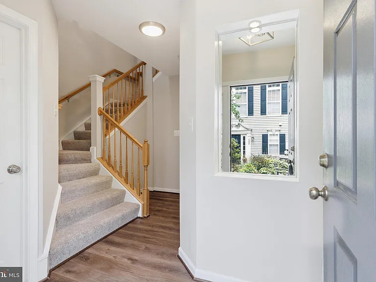 986 Harrison Cir — Photo 2