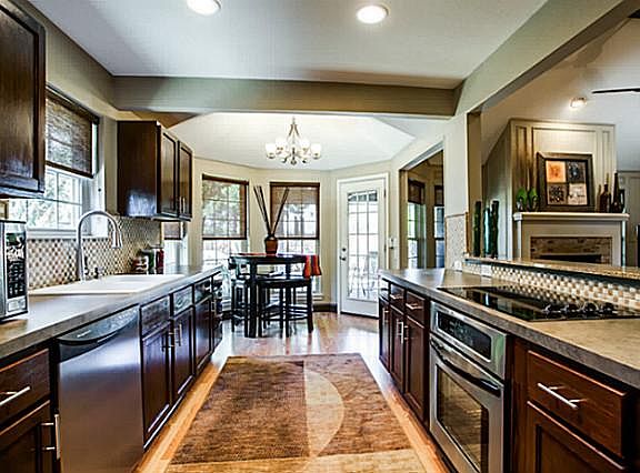 5th image of 8180 Christie Dr