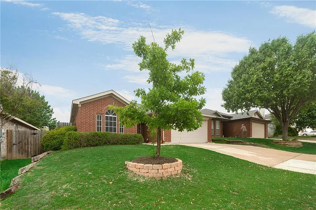 3 bed, 1260 sqft, $1,995 — Photo 2