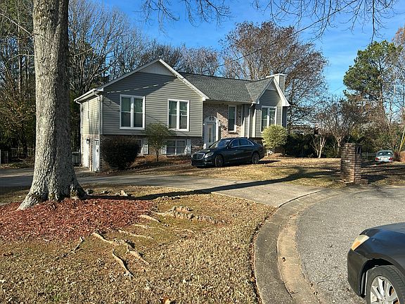 3rd image of 835 Pagewood Dr
