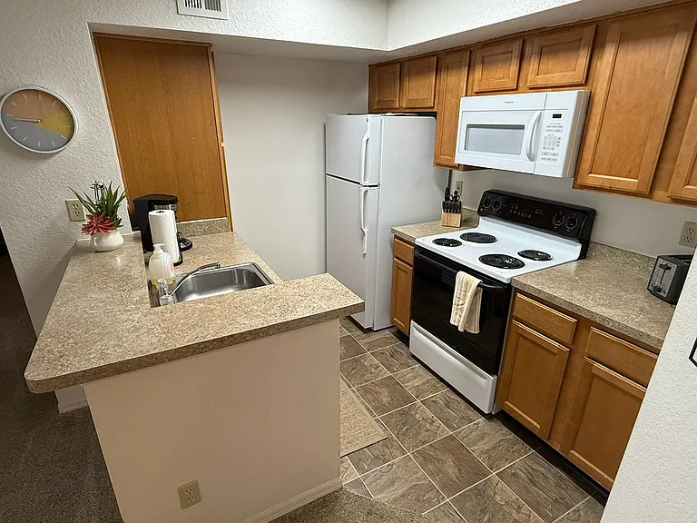 River Park Apartments — Photo 40