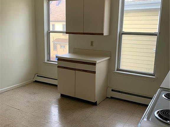 5th image of 640 Elm St Floor 2