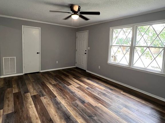 2nd image of 209 Chamblin St