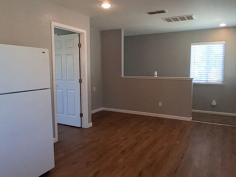 562 Ranger St — Photo 32