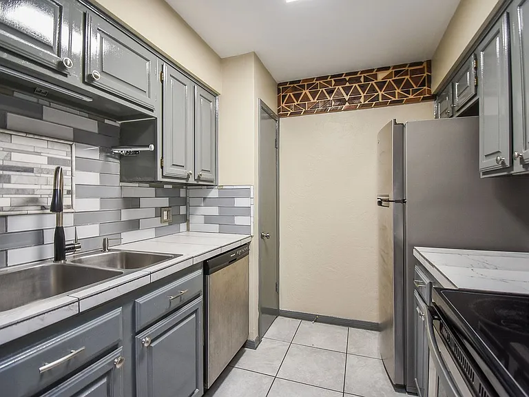2507 Montrose Blvd #22 — Photo 13