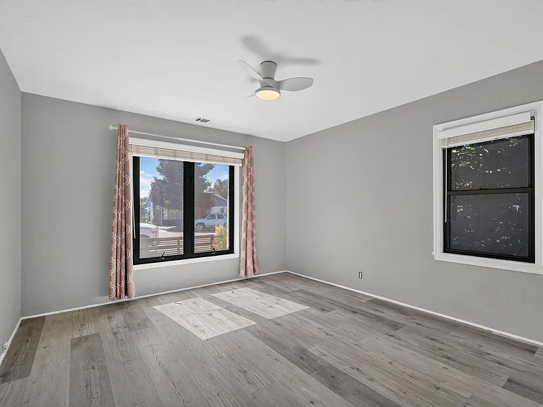 530 Irving Ave — Photo 15