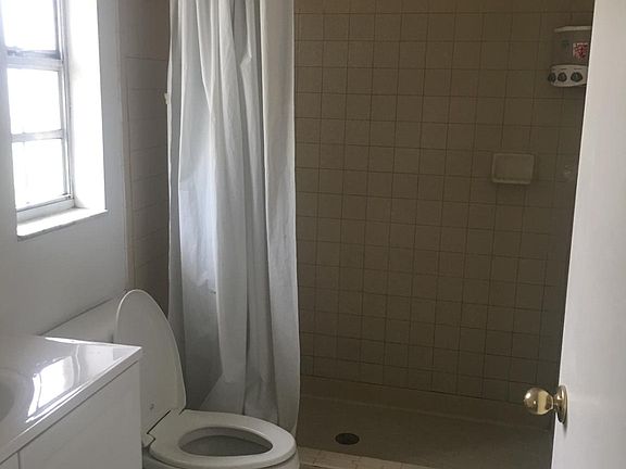 4th image of 3146 Bloomingdale Villas Ct