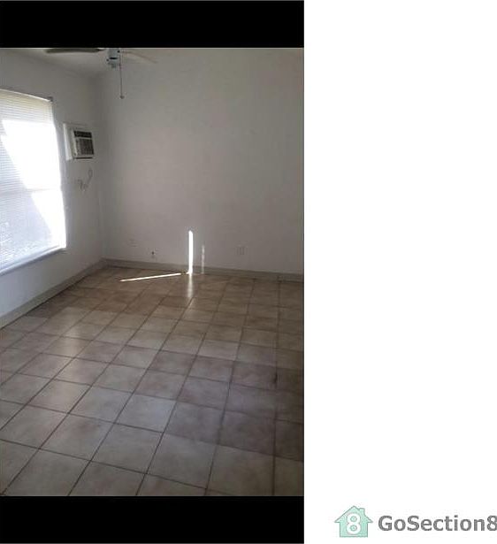 2nd image of 930 Flamingo Dr APT B