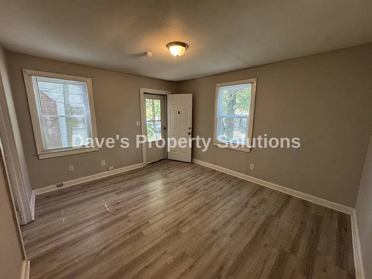 1007 Logan St in Greensboro, NC 27406 — Photo 3