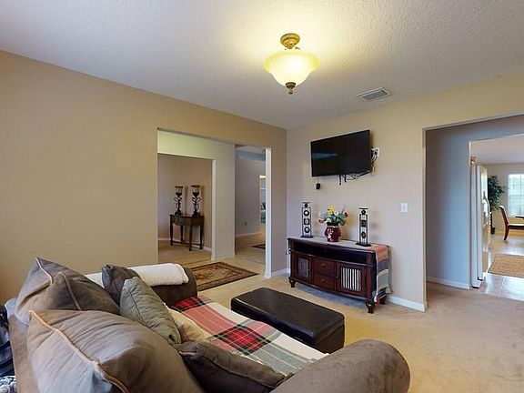 5th image of 21 Fleetwood Dr