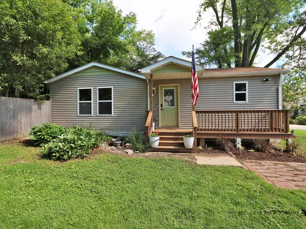 38110 N Watts Ave, Spring Grove, IL 60081