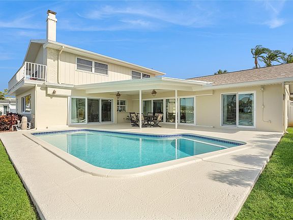 4th image of 995 Eden Isle Dr NE