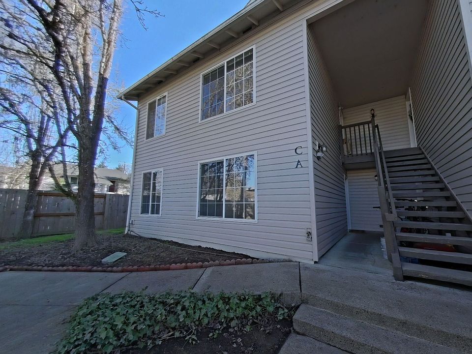 1st image of 325 SE Lilly Ave #A