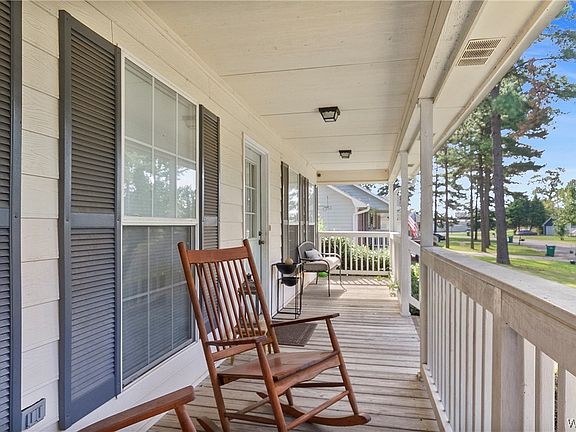 2nd image of 15488 Woodridge Ln