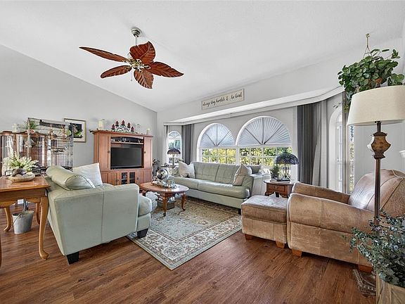 5th image of 1372 Annette St