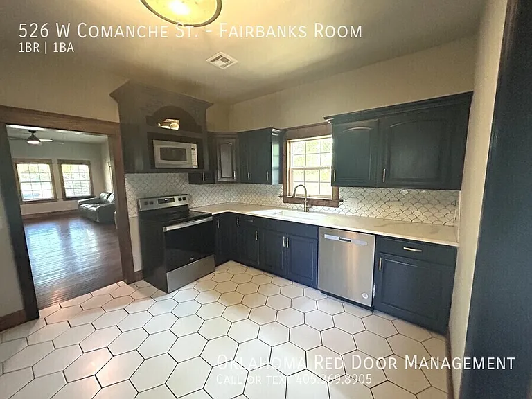 526 W Comanche St — Photo 3