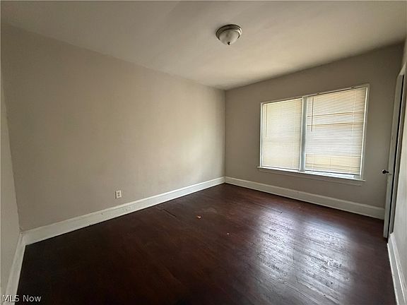 4th image of 11409 Whitmore Ave